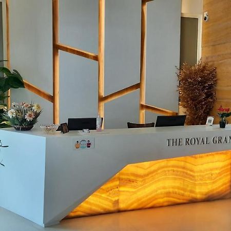 The Royal Grand Otel Karūr Dış mekan fotoğraf
