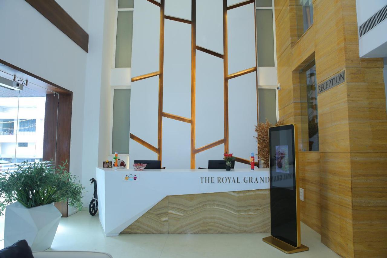 The Royal Grand Otel Karūr Dış mekan fotoğraf