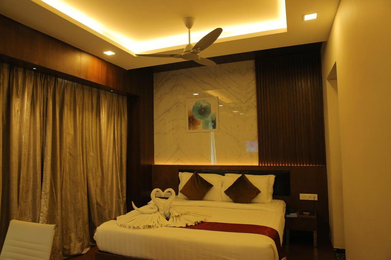 The Royal Grand Otel Karūr Dış mekan fotoğraf