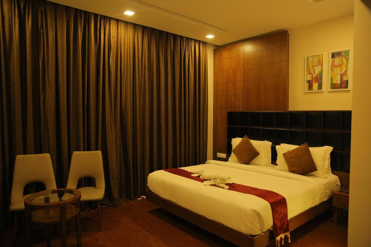The Royal Grand Otel Karūr Dış mekan fotoğraf
