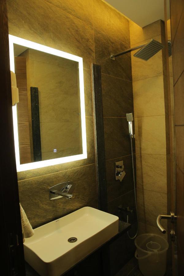The Royal Grand Otel Karūr Dış mekan fotoğraf