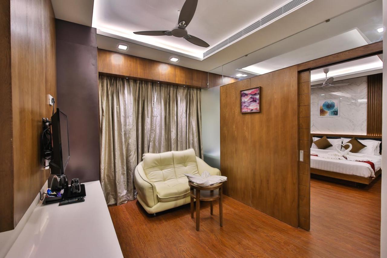 The Royal Grand Otel Karūr Dış mekan fotoğraf