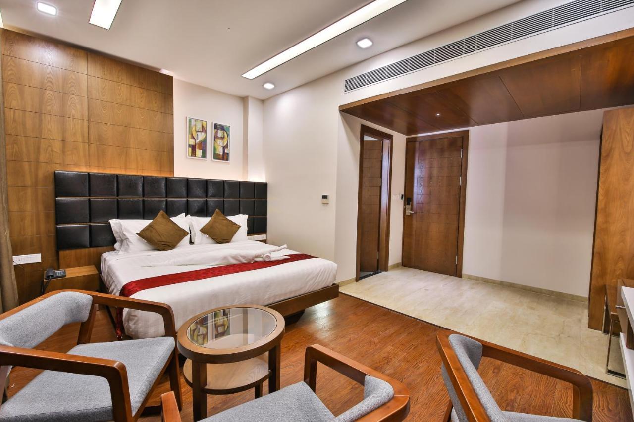 The Royal Grand Otel Karūr Dış mekan fotoğraf