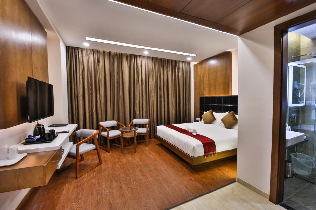 The Royal Grand Otel Karūr Dış mekan fotoğraf