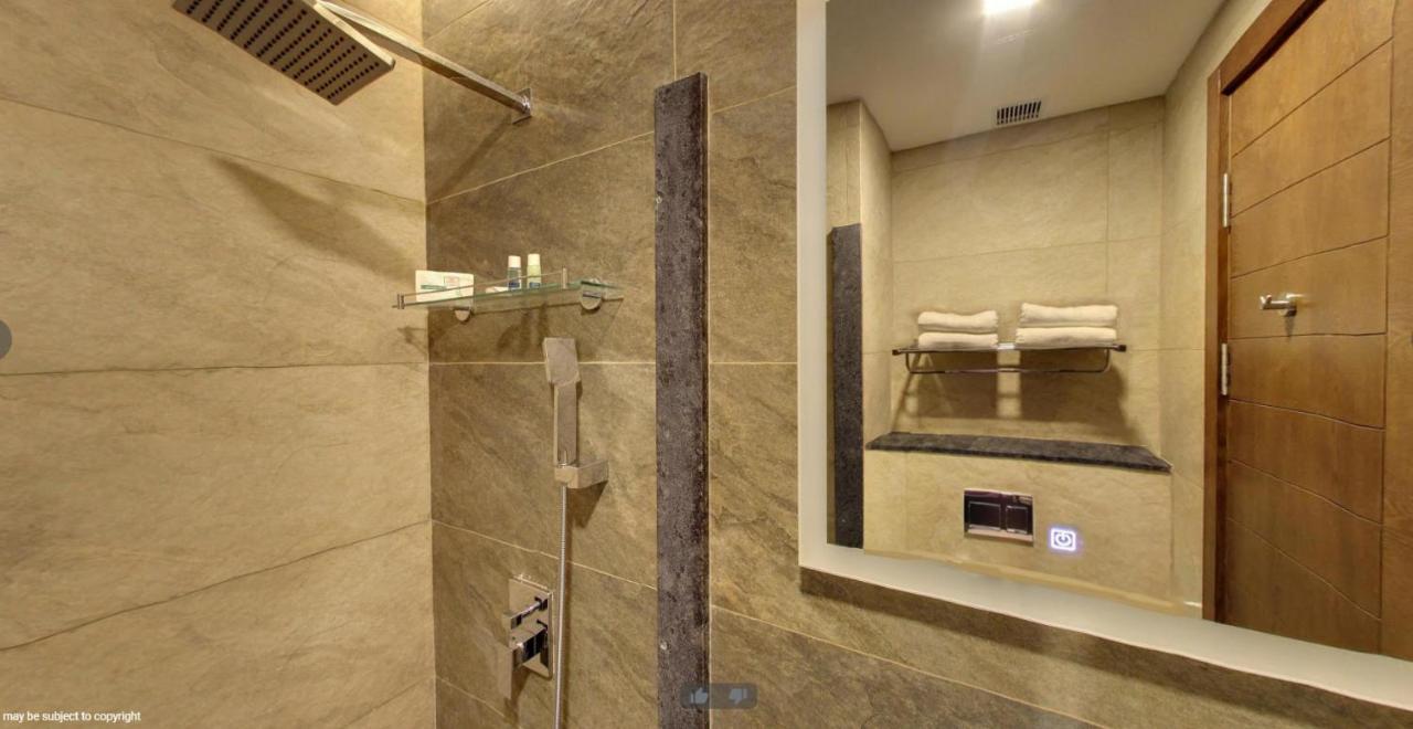 The Royal Grand Otel Karūr Dış mekan fotoğraf